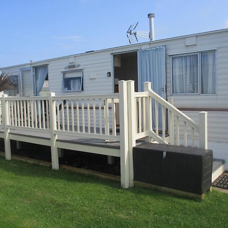 Summer Breeze Caravan Bacton  Екстериор снимка