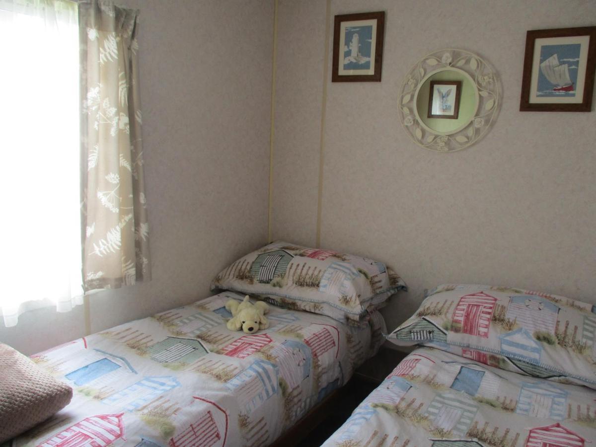 Summer Breeze Caravan Bacton  Екстериор снимка