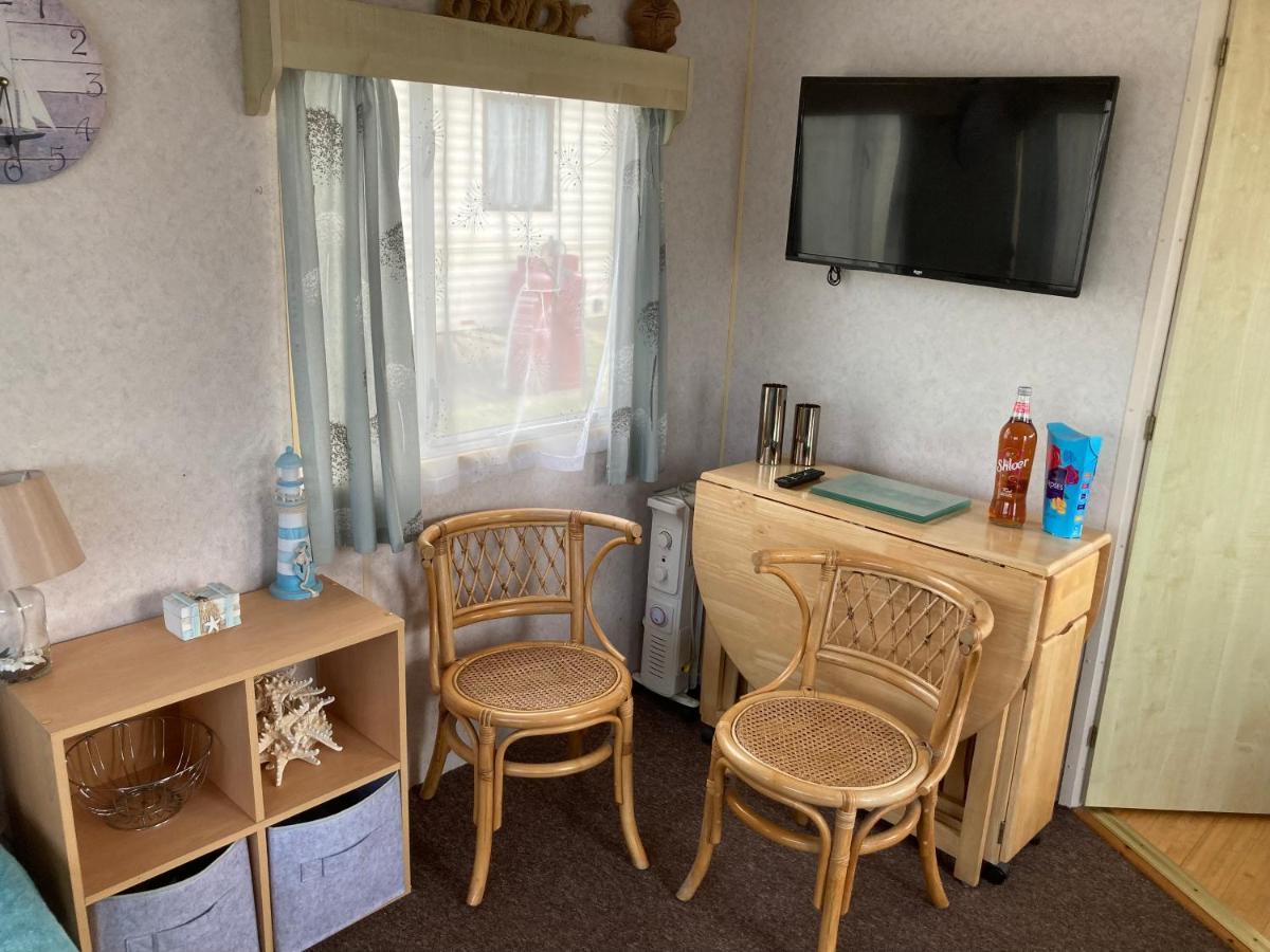 Summer Breeze Caravan Bacton  Екстериор снимка