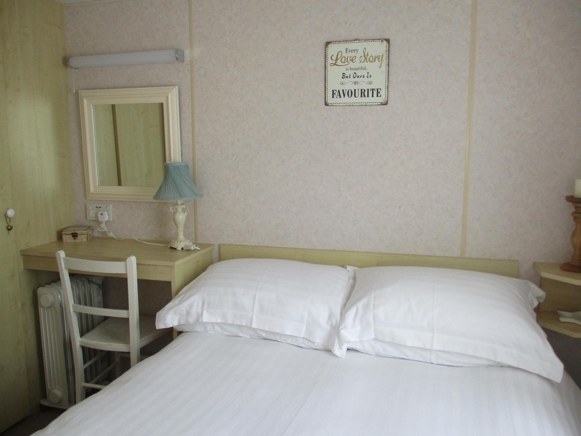 Summer Breeze Caravan Bacton  Екстериор снимка